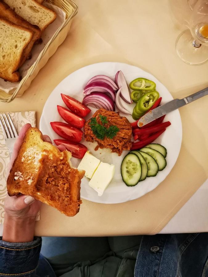 Erzsebet Nagy Szalloda Пакс Екстериор снимка